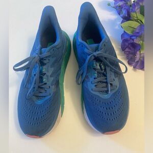 Hoka One One Arahi 5 Athletic Shoes